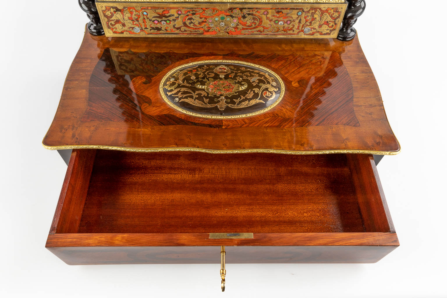An antique table mirror, Boulle, Tortoiseshell and copper inlay, Napoleon 3, 19th C. (D:30 x W:52 x H:73 cm)