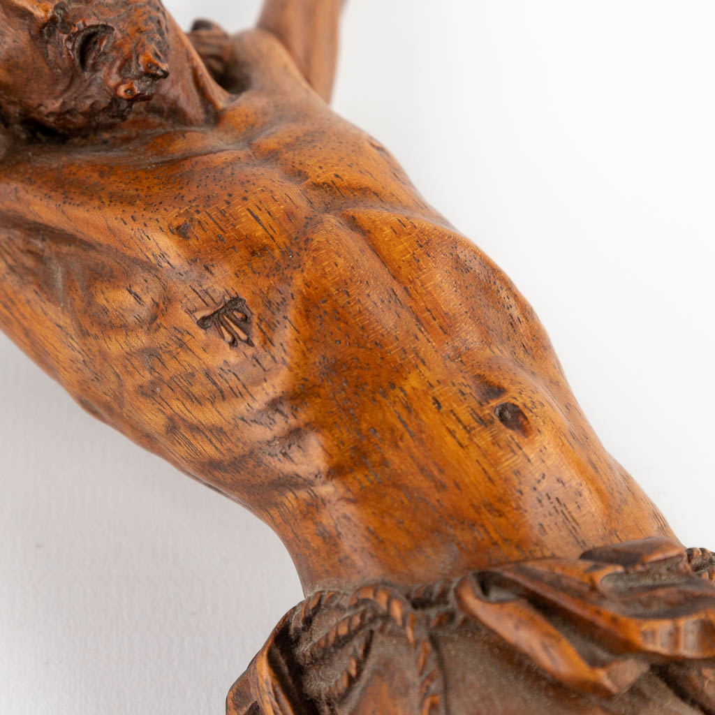 An antique wood-sculptured Corpus Christi. 20h C. (W:20 x H:31 cm)