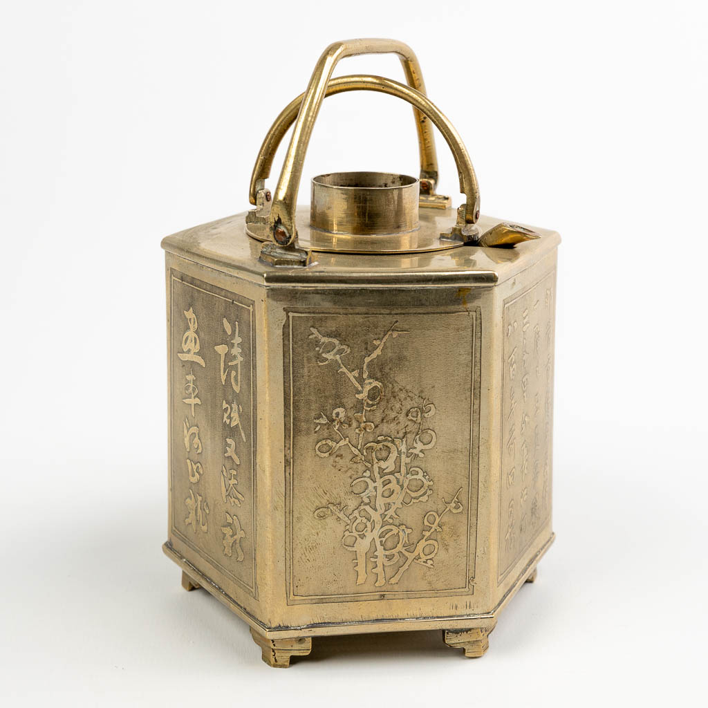 A 'Bain Marie' decorated with Japanese decor and made of silver-plated copper. 