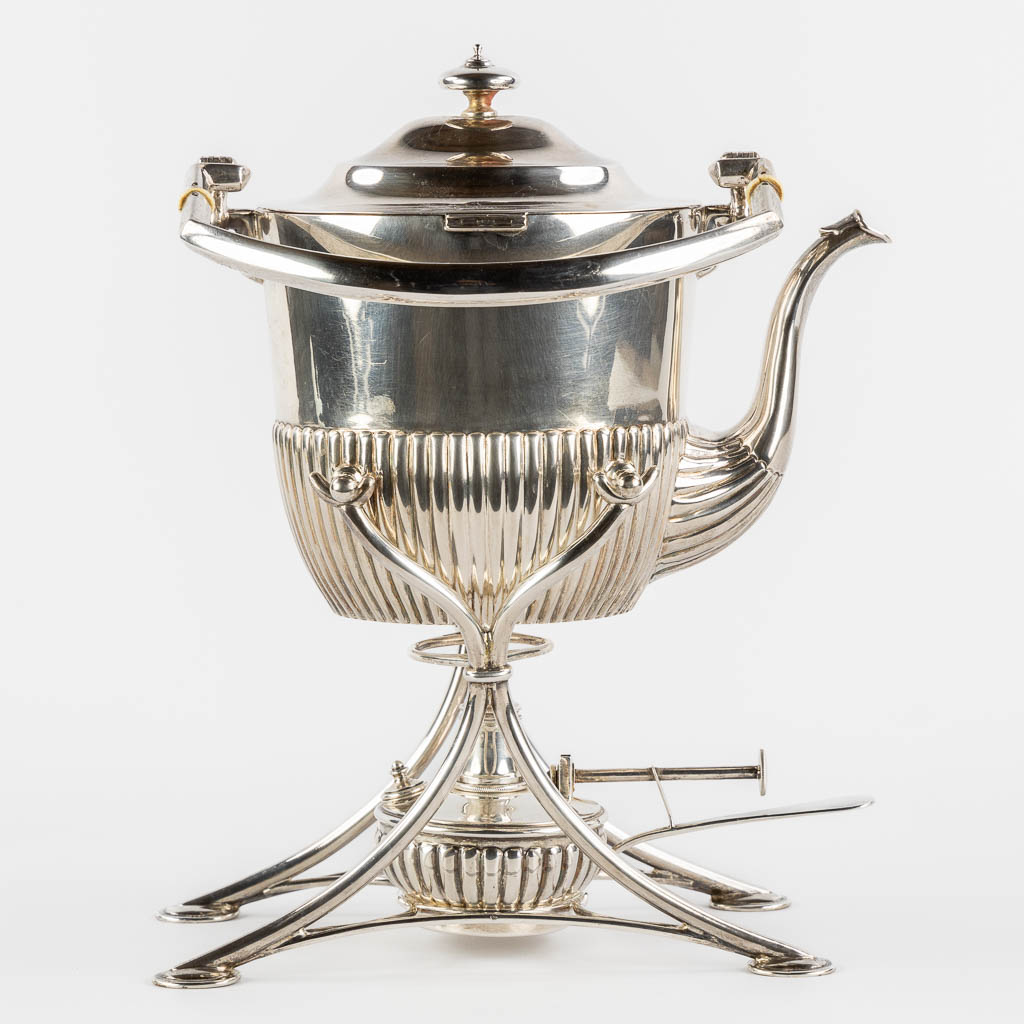 Een koffiekan, inktpot en inktvloeier, Zweden, zilver. 1,815kg. (L:15 x W:25 x H:35 cm)