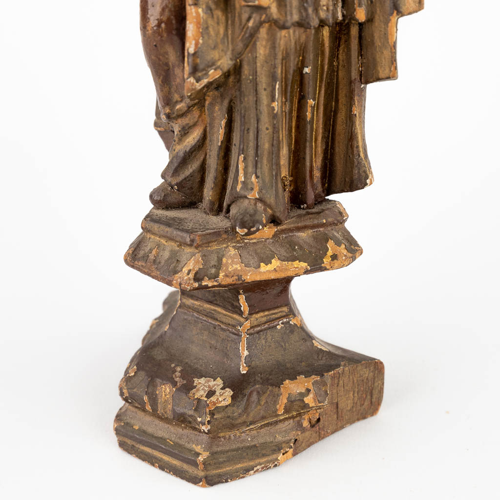 An antique wood sculptured figurine of Saint Augustine, 17th/18th C. (D:6 x W:7 x H:27 cm)