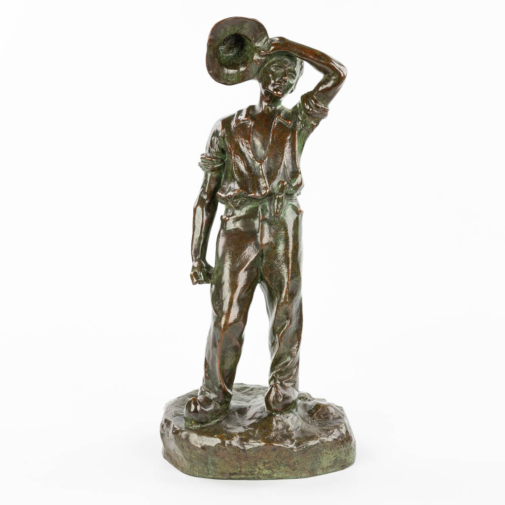 Arthur PUYT (1873-1955) 'Man met de hoed', gepatineerd brons. (H:40cm)