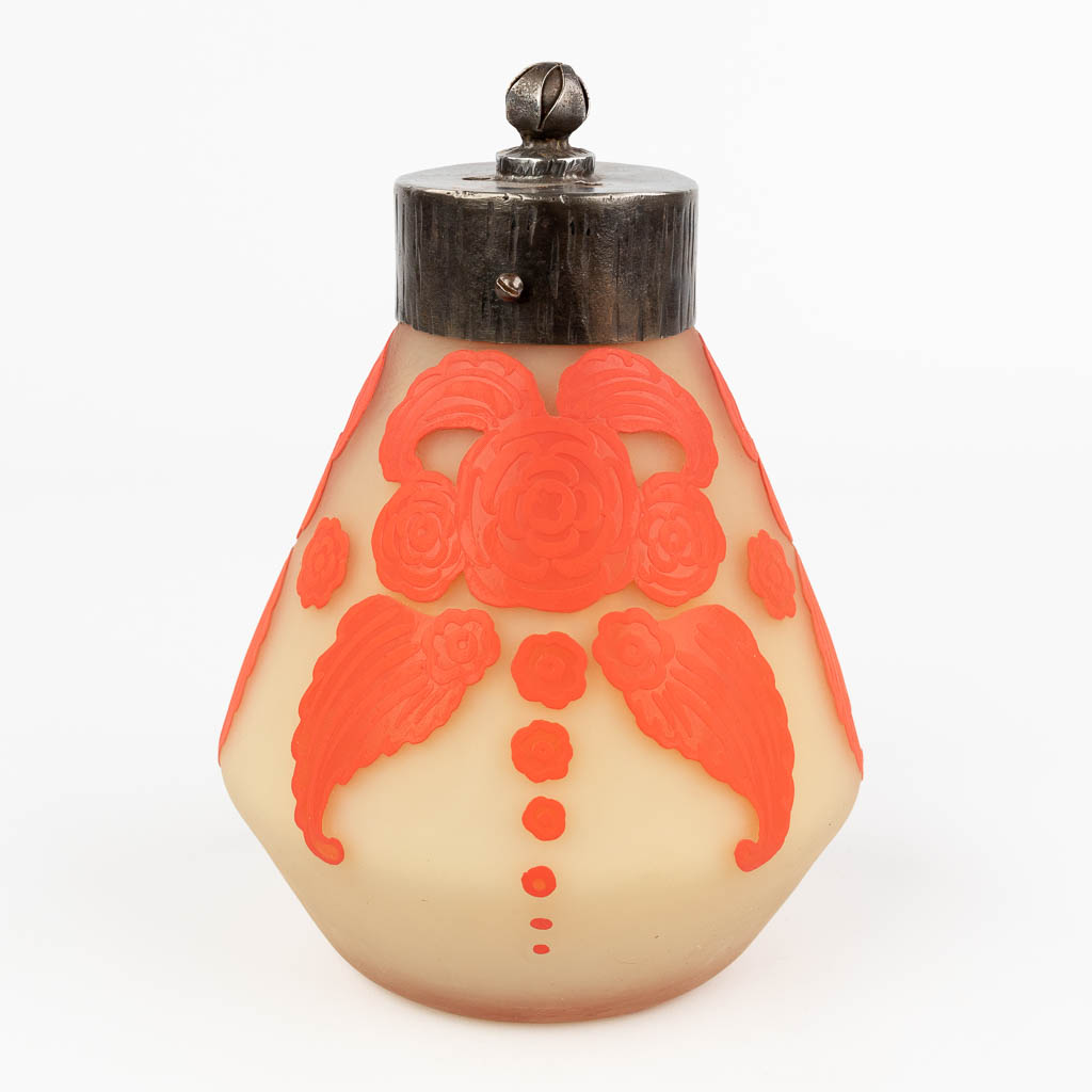 An exceptional 'Veilleuse' table lamp, marked Muller Frères Lunéville. (H:24 x D:17 cm)