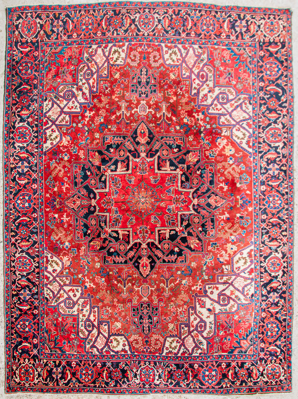 Een Oosters handgeknoopt tapijt. Tabriz. 