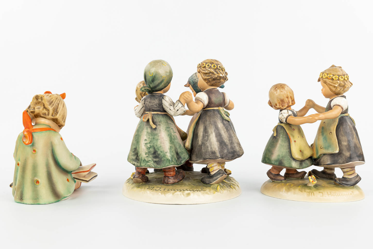 A collection of 3 statues made by Hummel. (H:17,5cm)