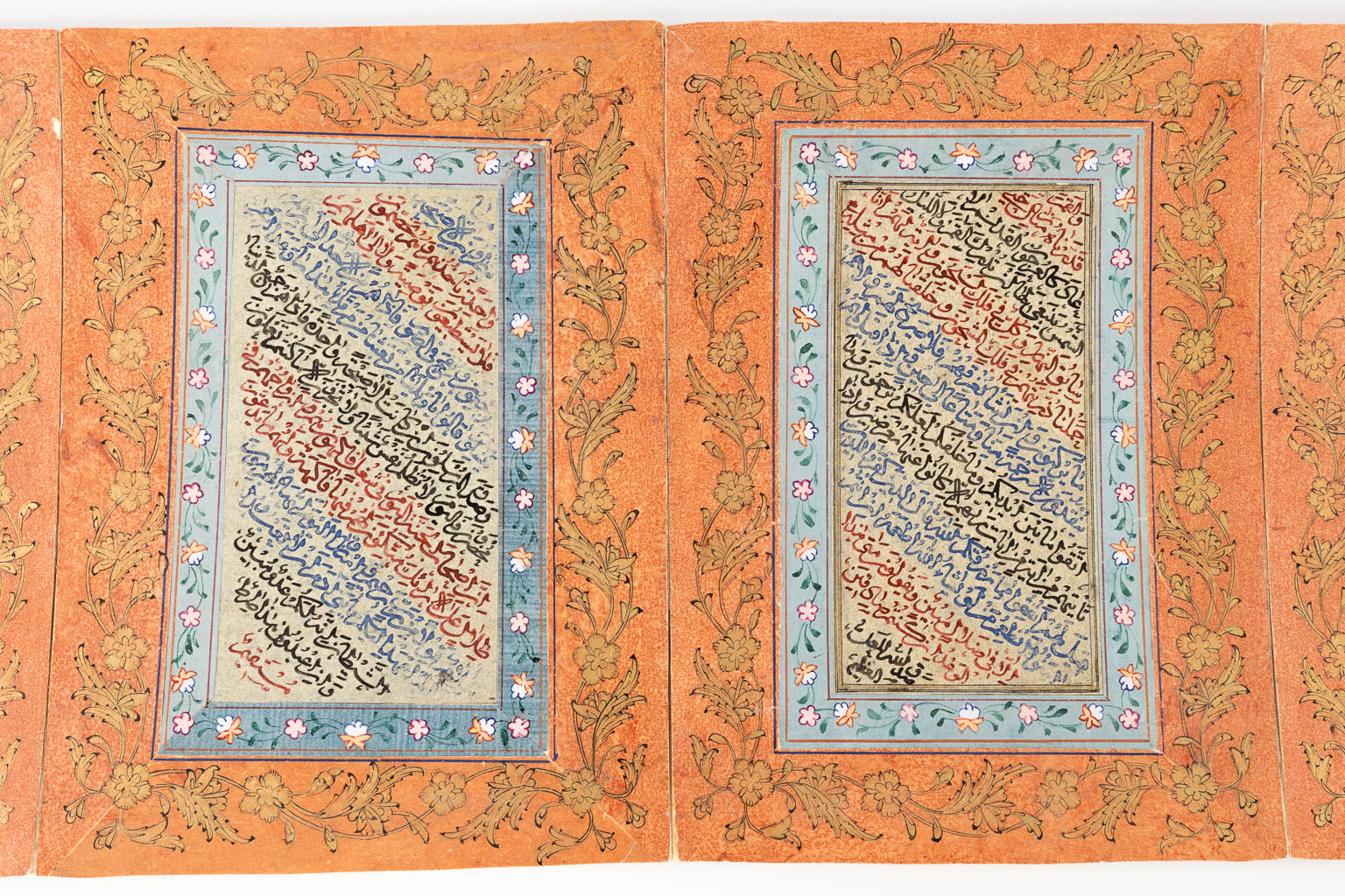 Een album van Ottomaanse Kalligrafische panelen (QITA), 20ste eeuw. (W:15 x H:20 cm)