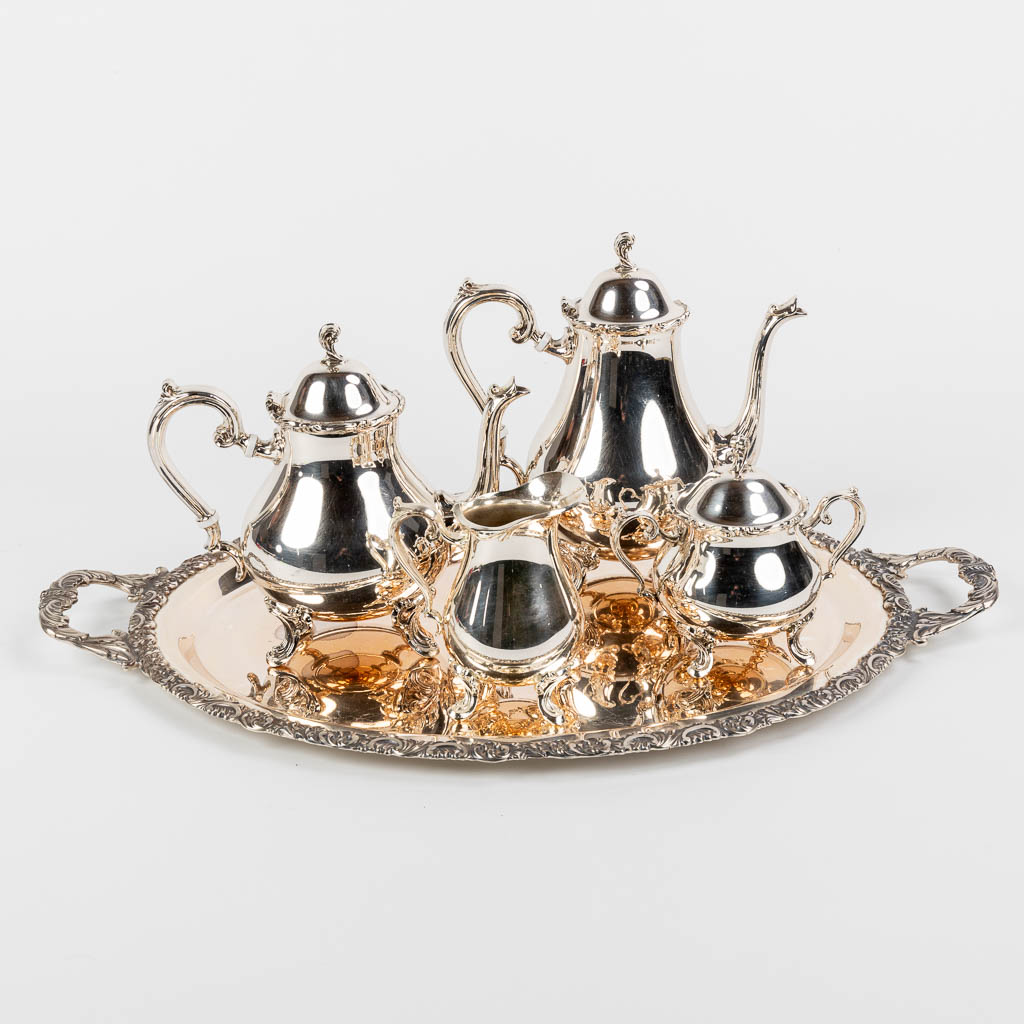 A coffee and tea service made of silver-plated metal and made by WMF. (H:25cm)