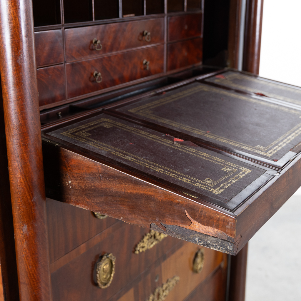 An antique 'Secretaire' cabinet, France, Empire Period. 19th C. (L:57 x W:101 x H:147,5 cm)