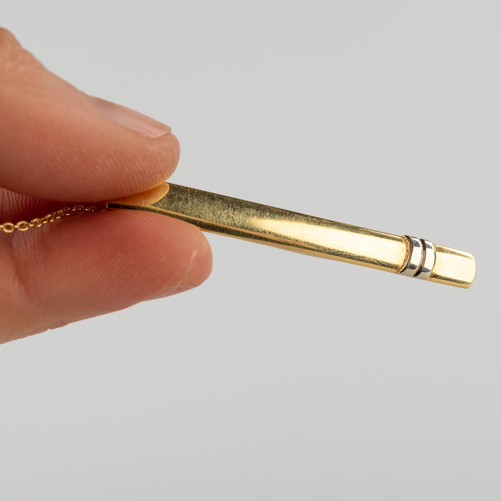 A tie clip, 18kt gold, 8,28g. (W:5,5 cm)