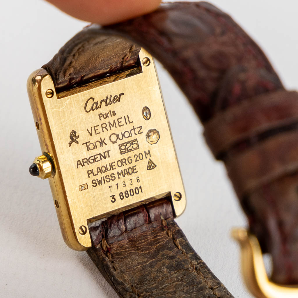 Cartier Tank Quartz, bordeaux wijzerplaat en vermeil horlogekast. (W:2,1 x H:2,8 cm)