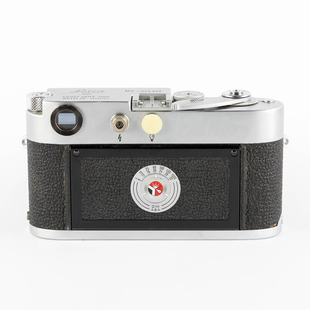 Leica, model M2, een analoge fotocamera. (L:8 x W:14 x H:7,6 cm)