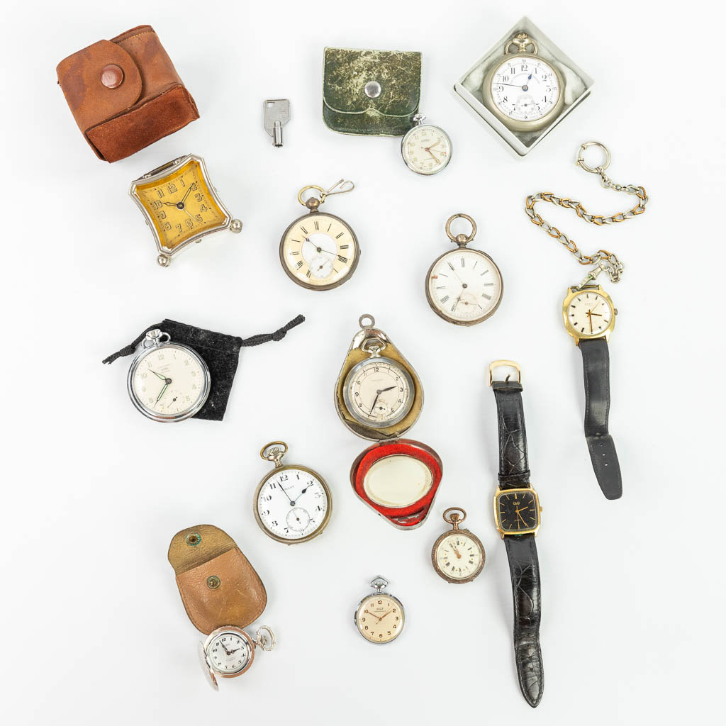 A collection of 10 pocket watches, 2 wristwatches and an officer