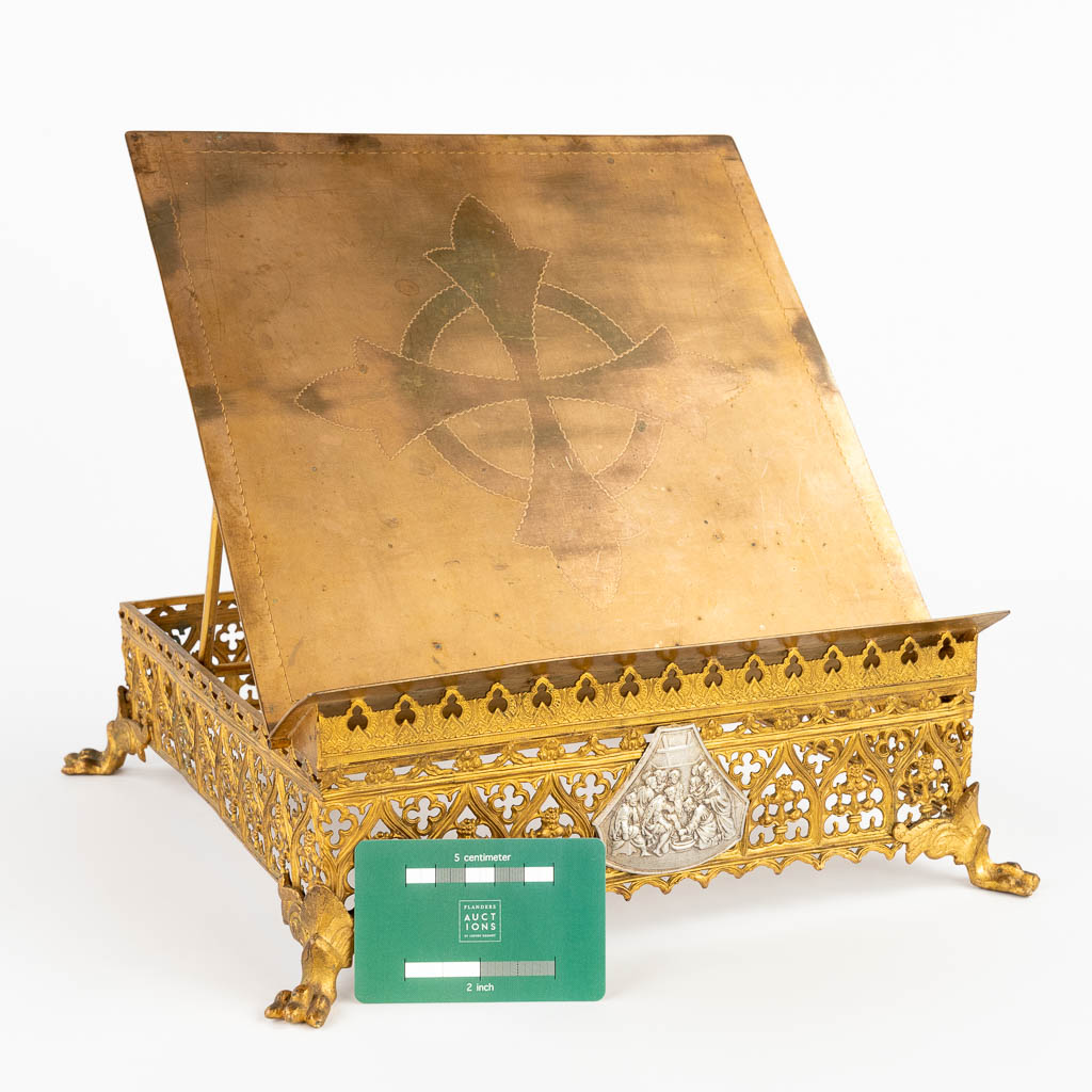 A lectern, brass in Gothic Revival style. Circa 1900. (L:31 x W:31 x H:11 cm)