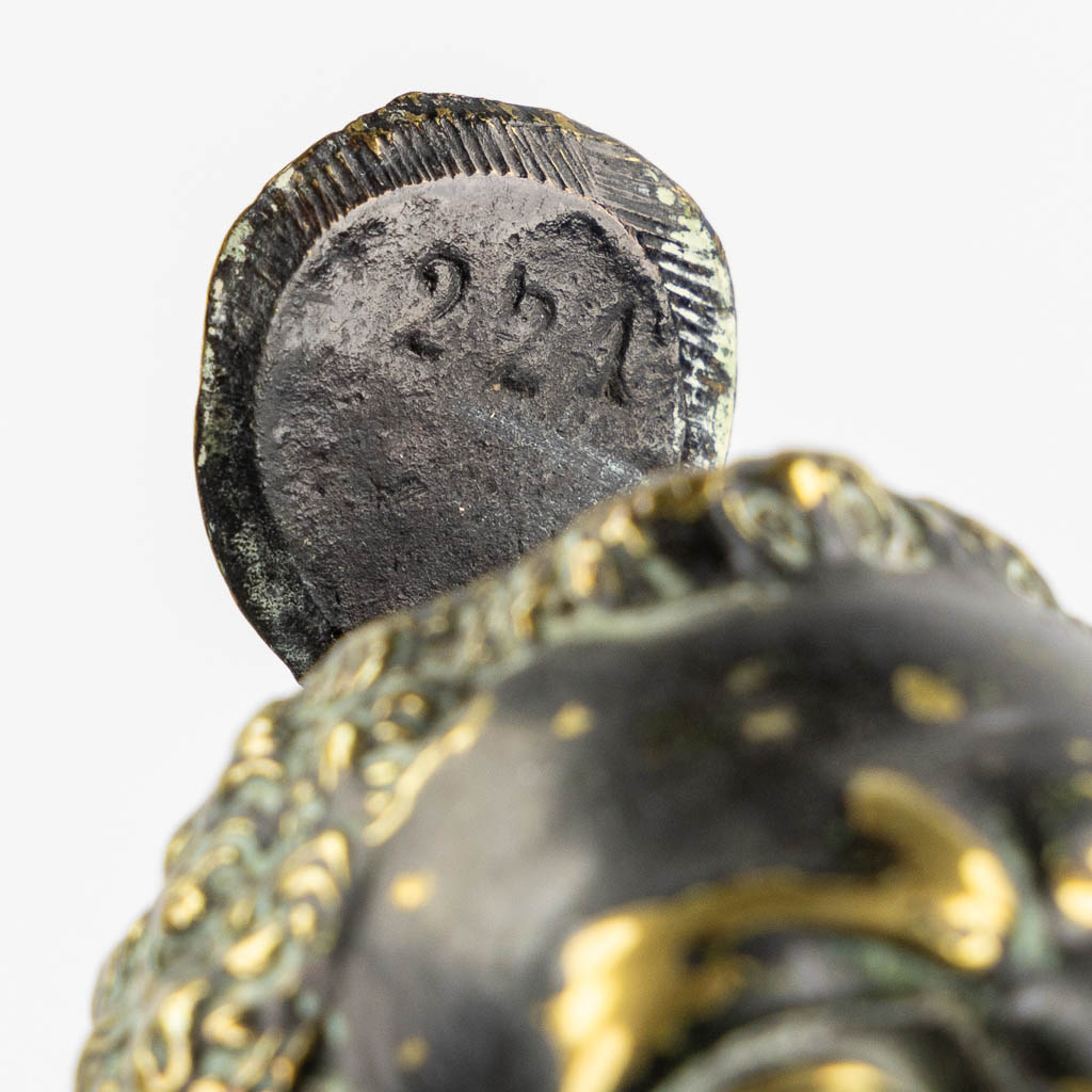 Een antieke aansteker, verguld brons in de vorm van een Blackamoor, 19de/20ste eeuw. (L:16 x W:13 x H:25 cm)