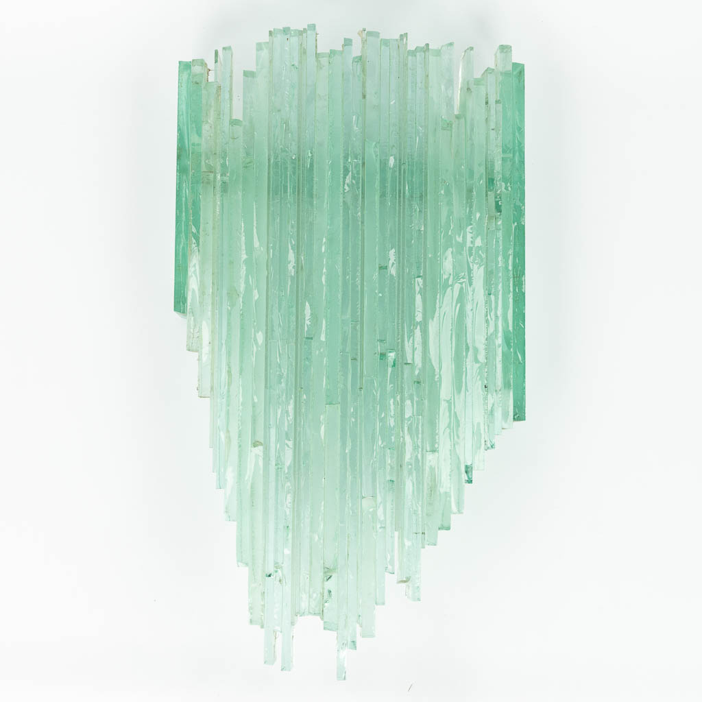Pia MANU (XX) A wall lamp made of glued glass pieces, made by Pia Manu in Belgium. (H:72cm)