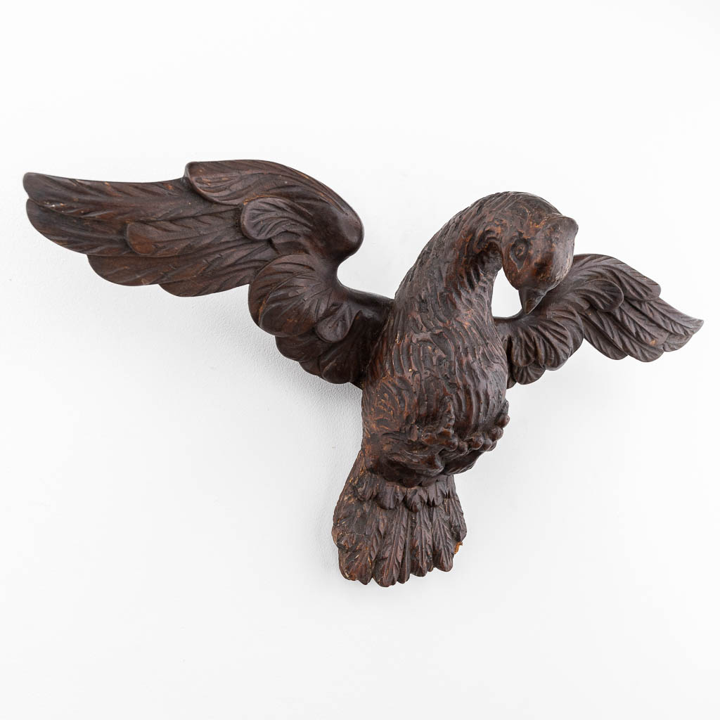 A wood-sculptured dove of peace, 19th century. (L: 12 x W: 45 x H: 25 cm)