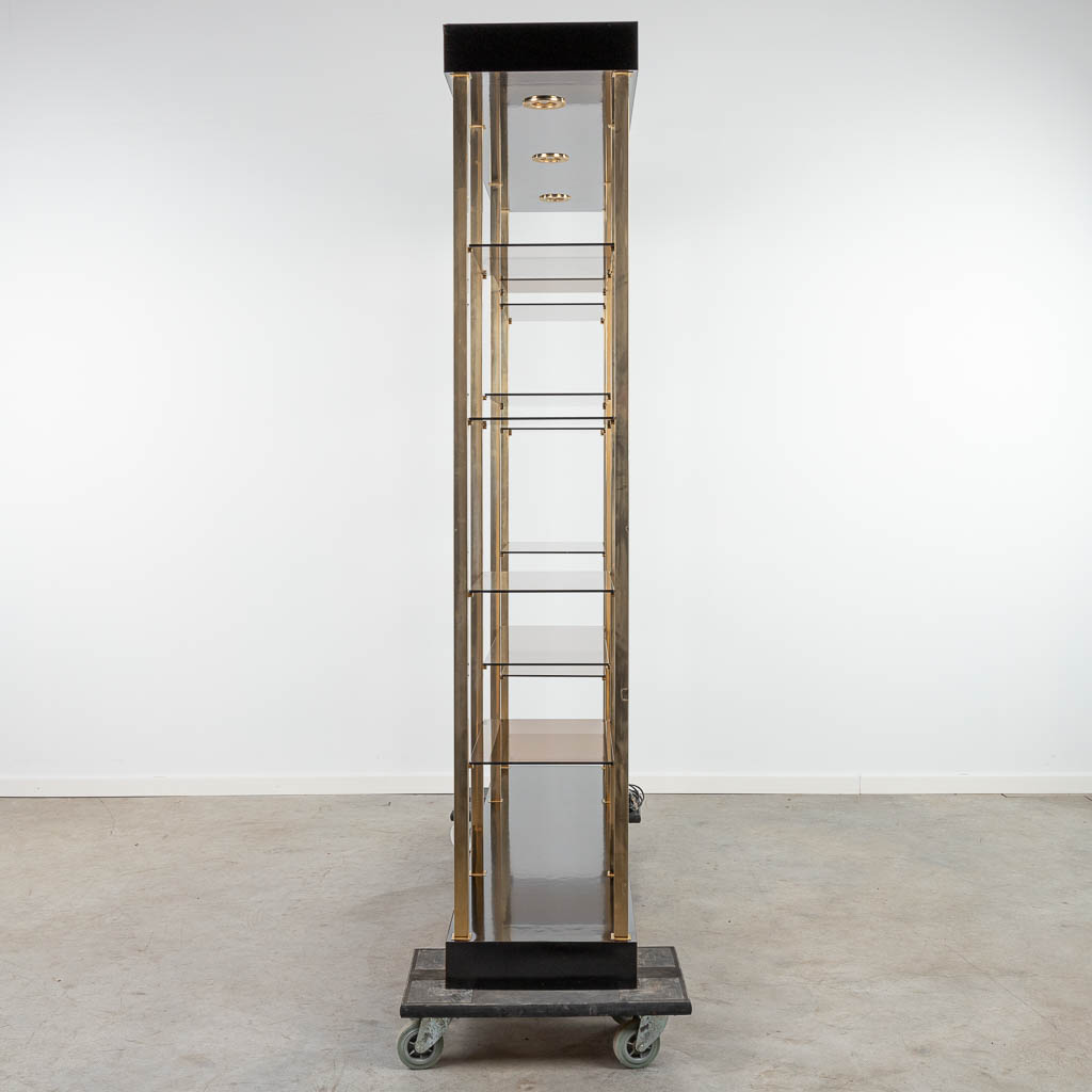 An etagère made of brass, glass and wood by Belgo Chrome, around 1980. (H:200cm)