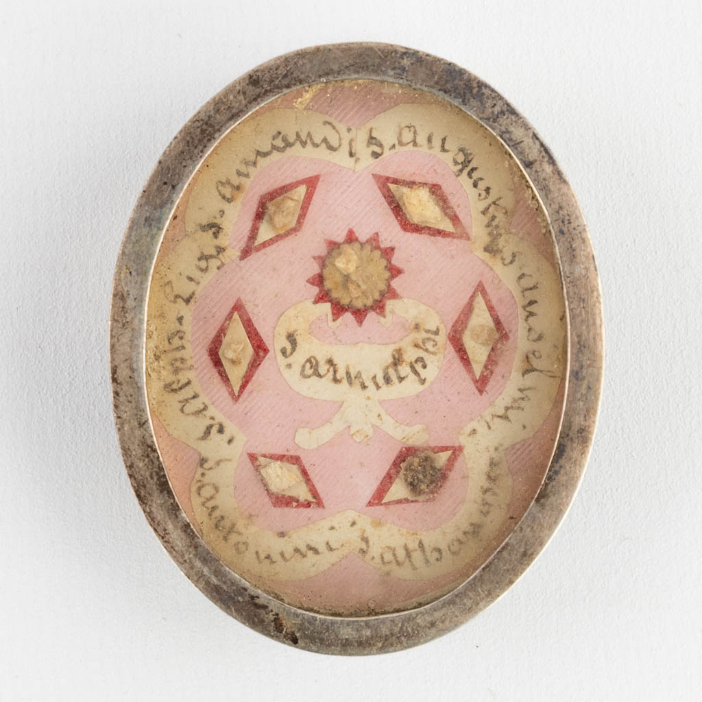 A sealed theca with a relic: Ex reliquiis sanctorum Amandi, Augustini, Arnulphi, Anselmi, Alp. Lig., Antonini, Athanasii