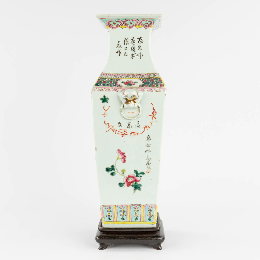 A square Chinese vase Famille Rose, decorated with flower vases. 19th C. (L:17 x W:14,5 x H:42 cm)