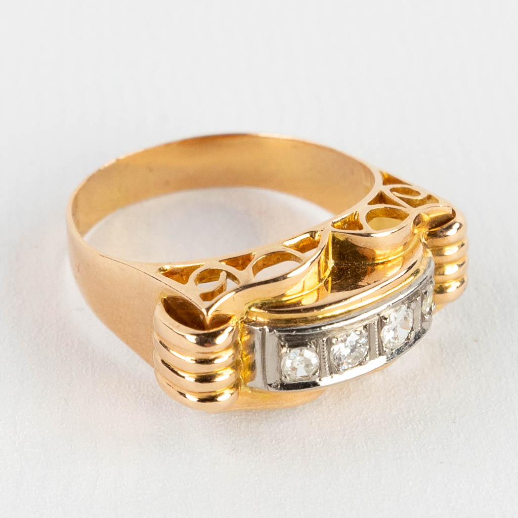 A ring, 18 kt gold with 4 facetted stones. Ringsize 58, 4,95g.