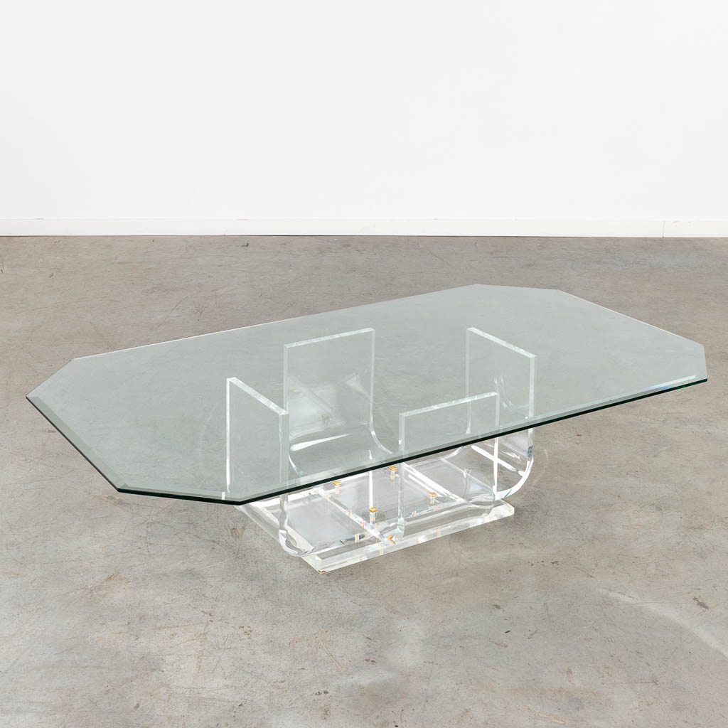 A coffee table, acrylic and glass. 20th C. (D:80 x W:140 x H:37 cm)