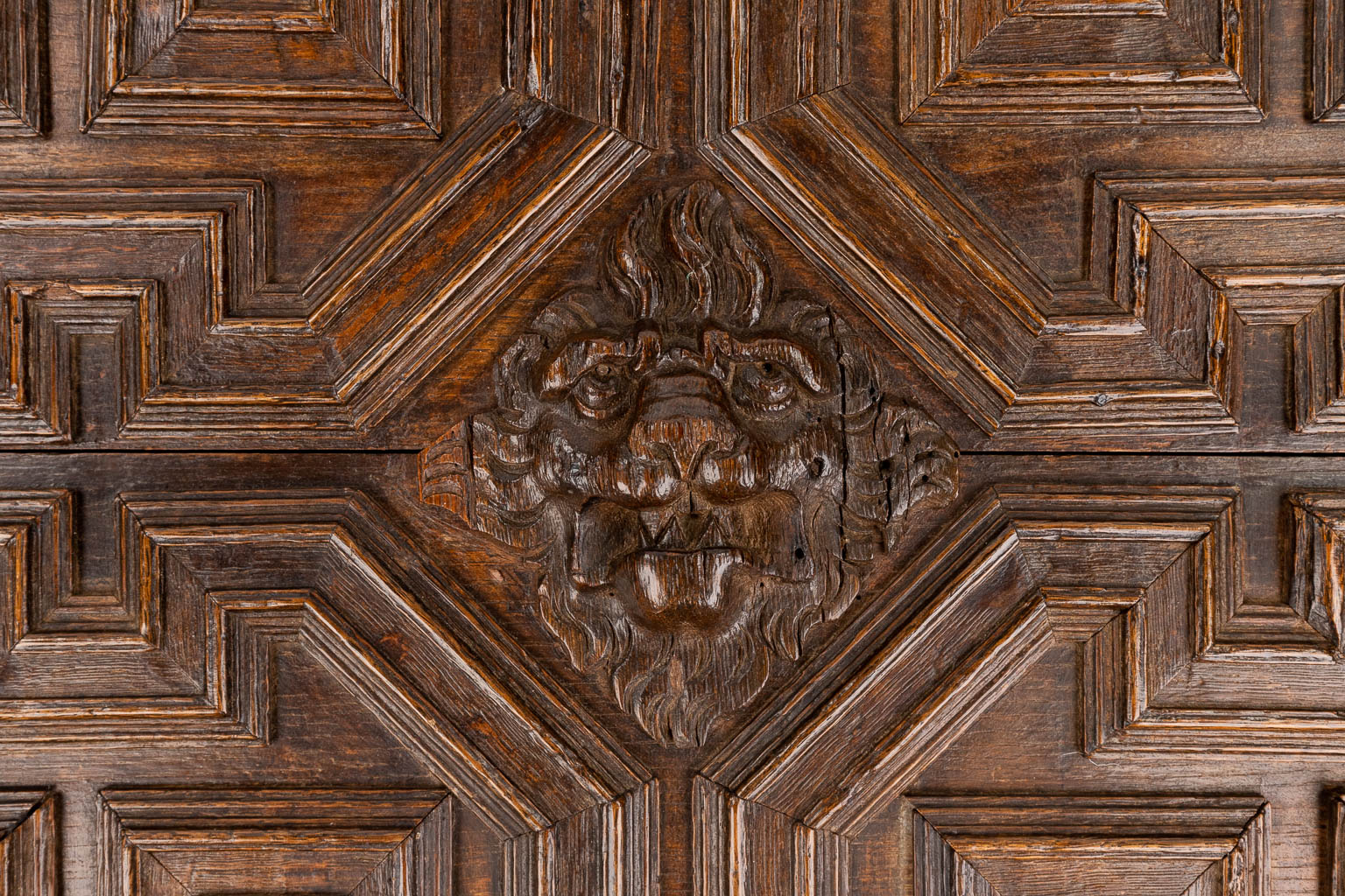 A large collection of panels, pieces and wood-sculptures, 16th/17th/18th C. (H:98 cm)