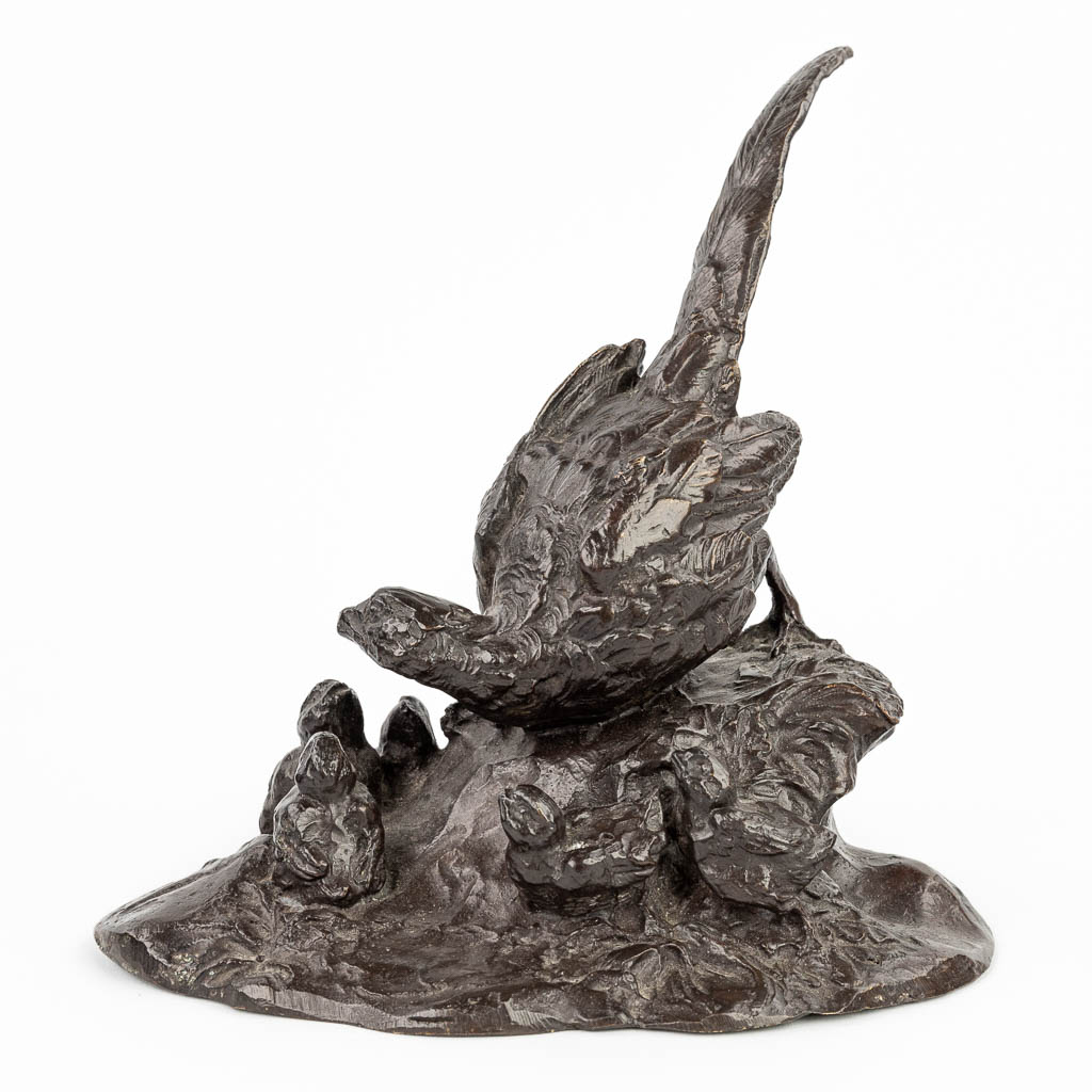A bronze figurine of a pheasant with youngs, made of bronze. (H:22,5cm)