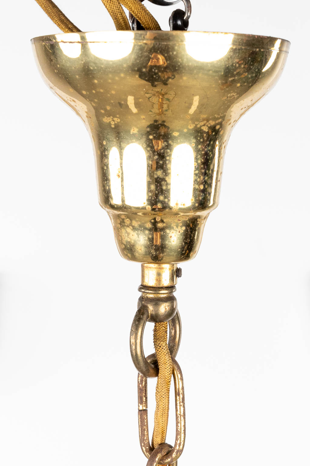 Een luchter gemaakt uit messing en glas, bijgevoegd 2 wandlichten. (H:35cm)