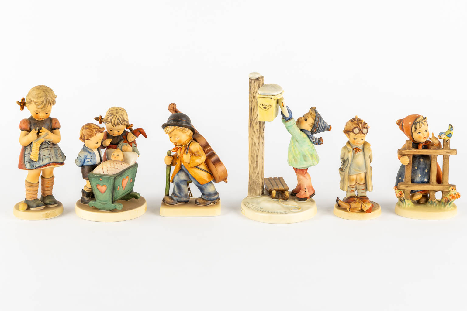 Hummel, 12 figurines, polychrome porcelain. (H:18,5 cm)