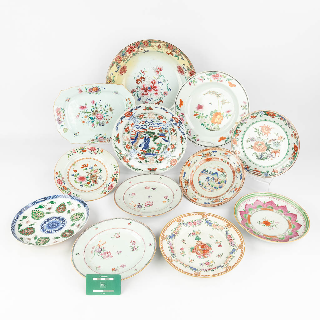 A collection of 12 Chinese Famille Rose plates, 18th/19th/20th century. (D: 36 cm)