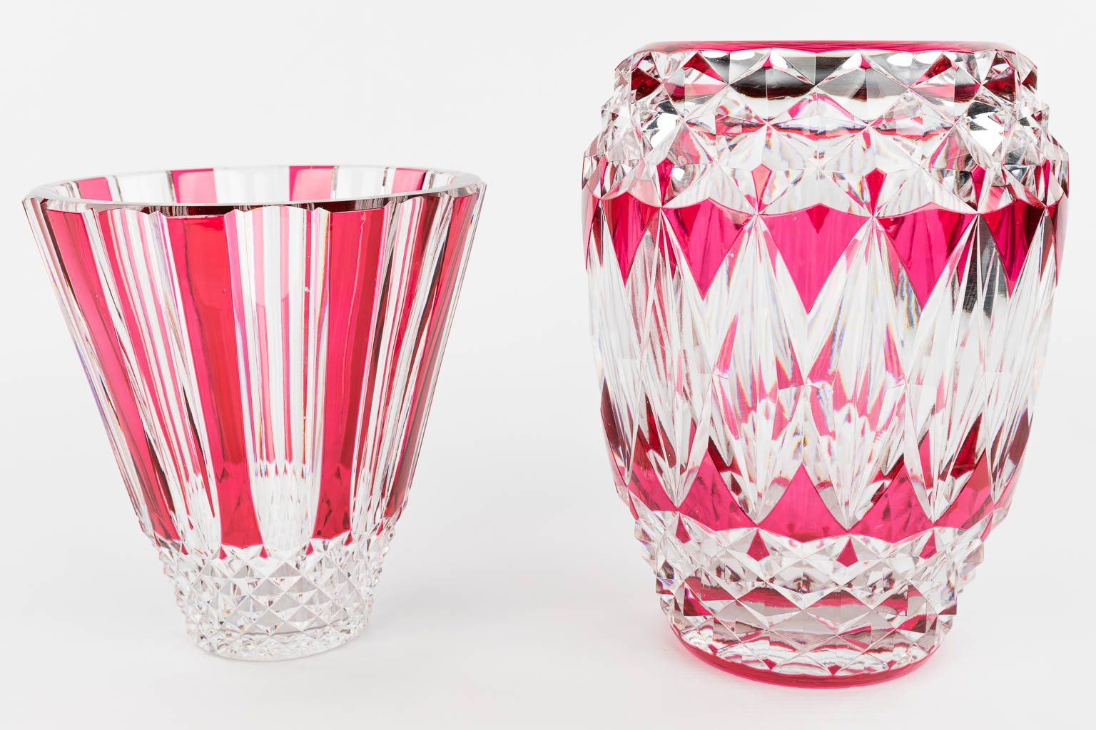 A pair of vases made of red cut crystal for Val Saint-Lambert. (H:25cm)
