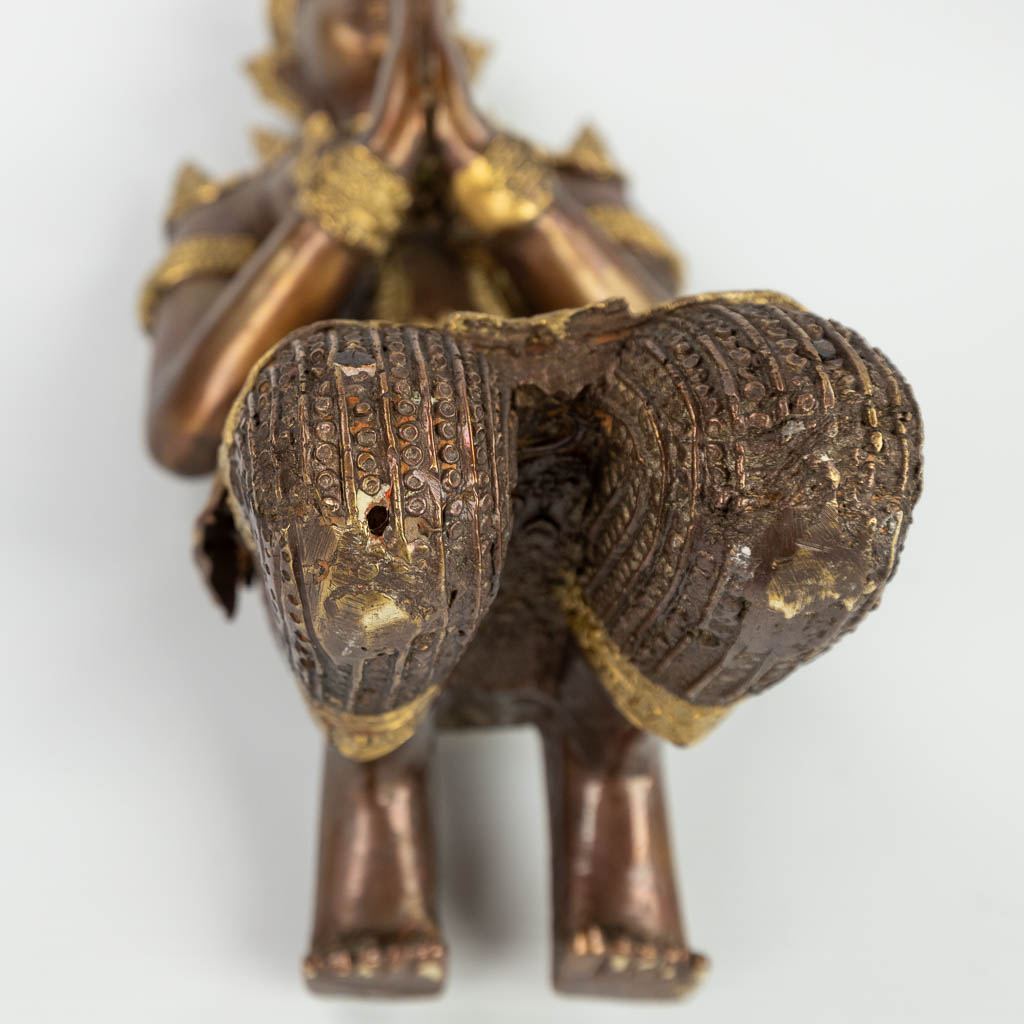 Een paar Thaise Boeddha's gemaakt uit brons. (H:33,5cm)