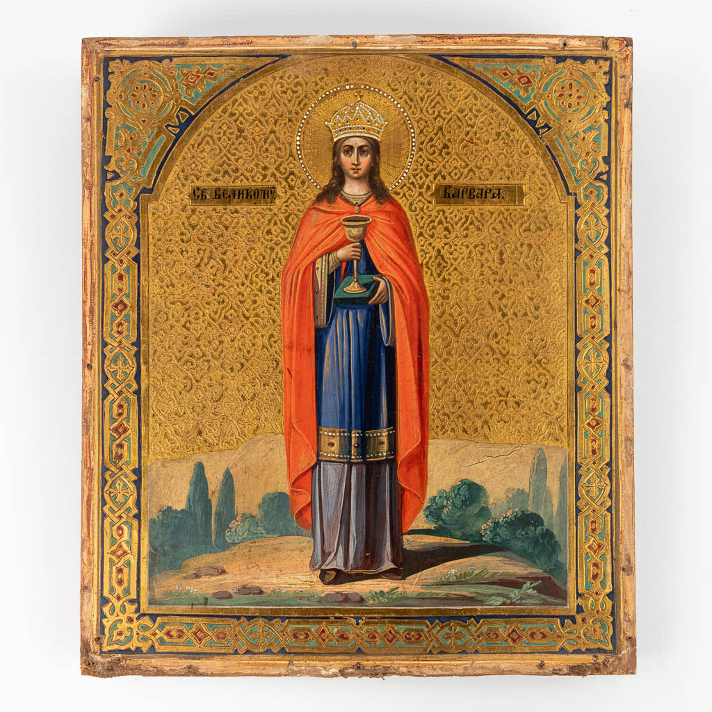 Een antieke Oost-Europese icoon 'Heilige Barbara met een kelk'. 19de eeuw. (W:39 x H:36 cm)