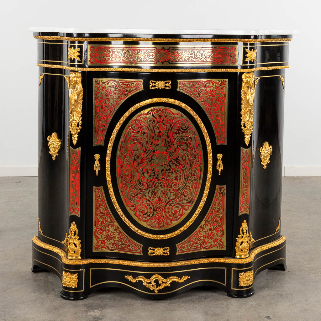 A Boulle cabinet with bow front, Tortoise shell and copper inlay, Napoleon 3, 19th C. (D:42 x W:114,5 x H:106 cm)