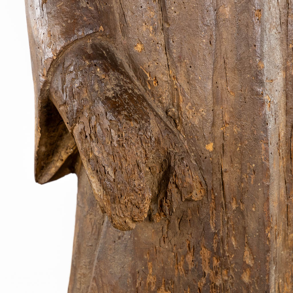 Een antieke houtsculptuur van Heilige Johannes, 14de eeuw. (L:21 x W:31 x H:140 cm)