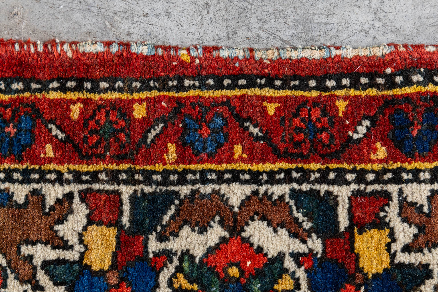 Een Oosters handgeknoopt tapijt, Bakthiari. (L:211 x W:165 cm)