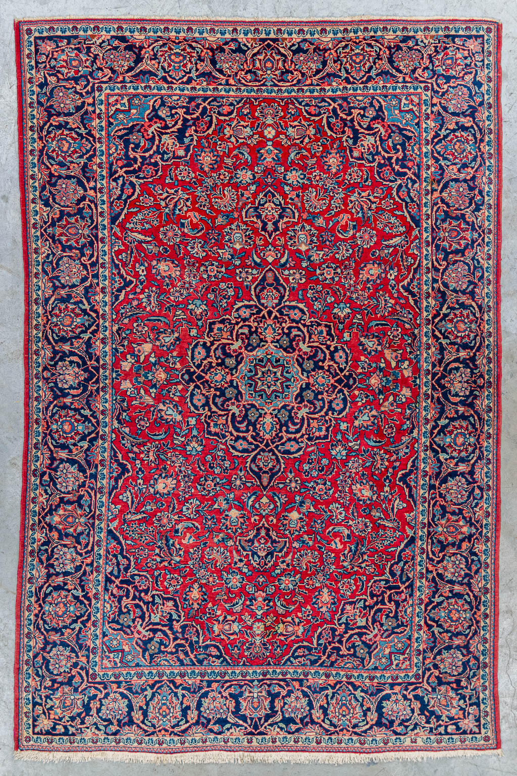 Een Oosters, handgeknoopt tapijt (204 x 134 cm)