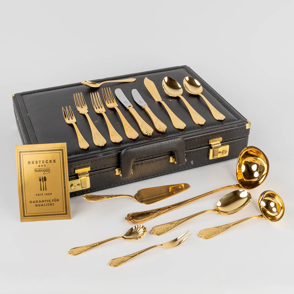 A gold-plated 'Royal Collection Solingen' flatware cutlery set, made in Germany (L:34 x W:45,5 x H:9 cm)