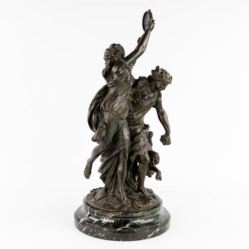 CLODION (1738-1814) 'Bacchantes' gepatineerd brons. 19de eeuw. (L:25 x W:28 x H:65 cm)