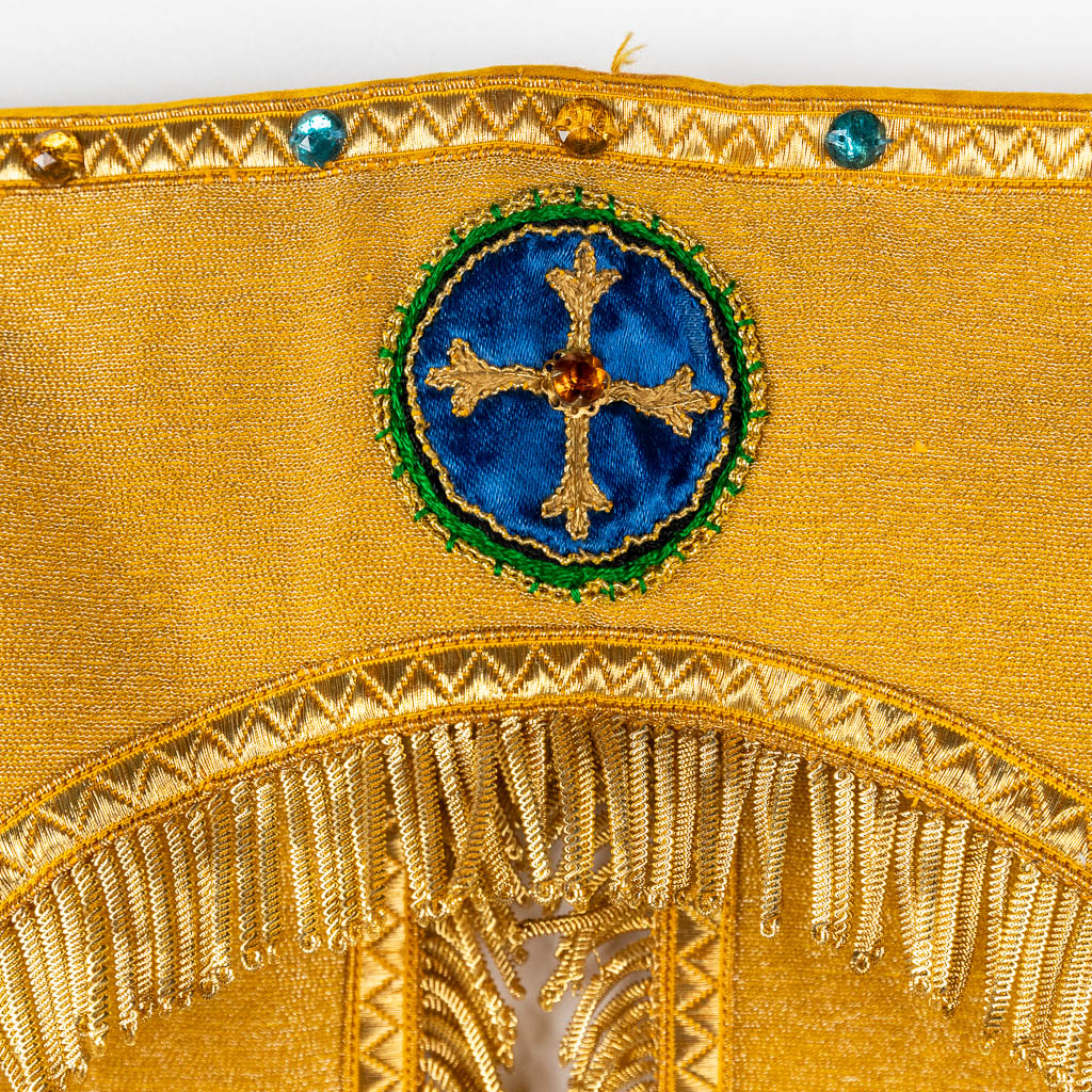 Three Chasubles, Stola, Chalice veil and others. Gold thread and embroideries. 20th C.