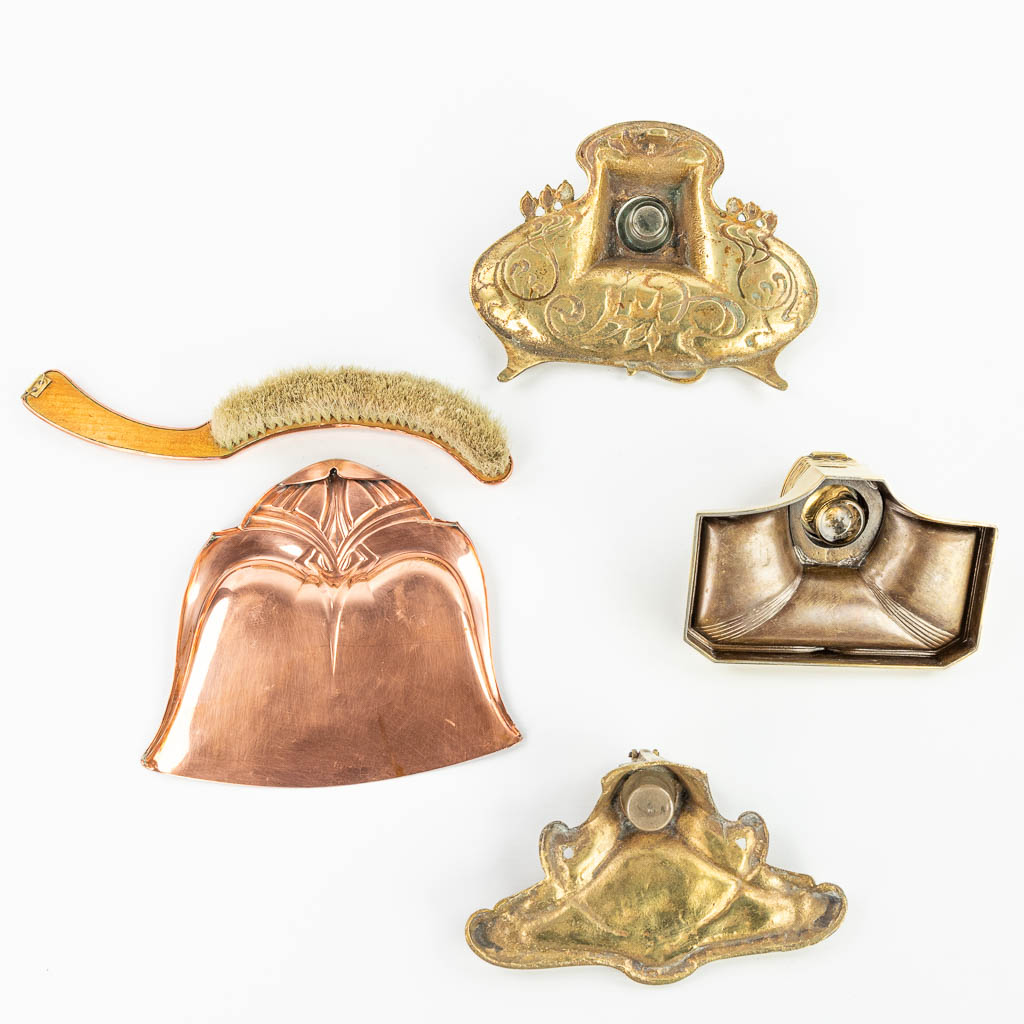 A collection of 3 art nouveau ink pots and a table cleaner made of yellow and red copper and marked WMF. (H:6cm)