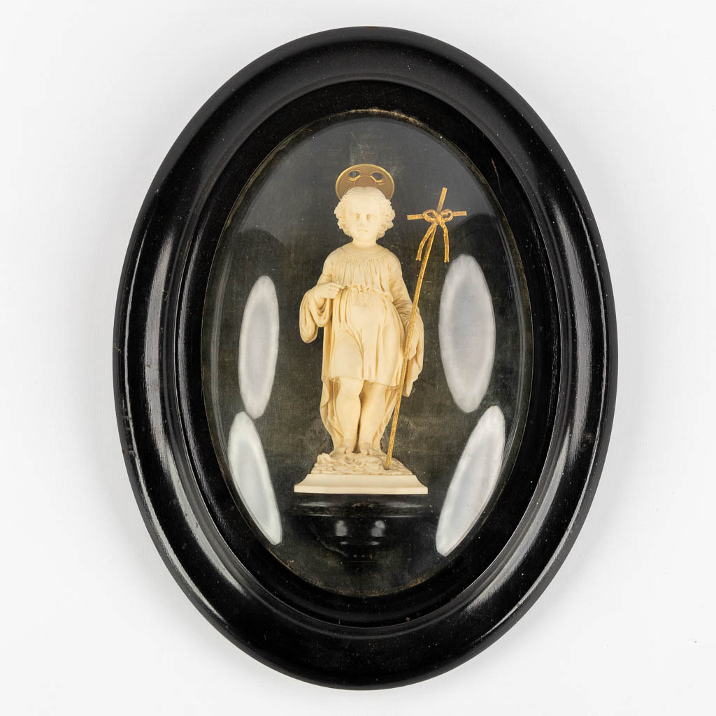 11 stuks devotionalia, 19de eeuw. Meerschuim sculpturen, Heilig harten e.a. (W:23 x H:31 cm)