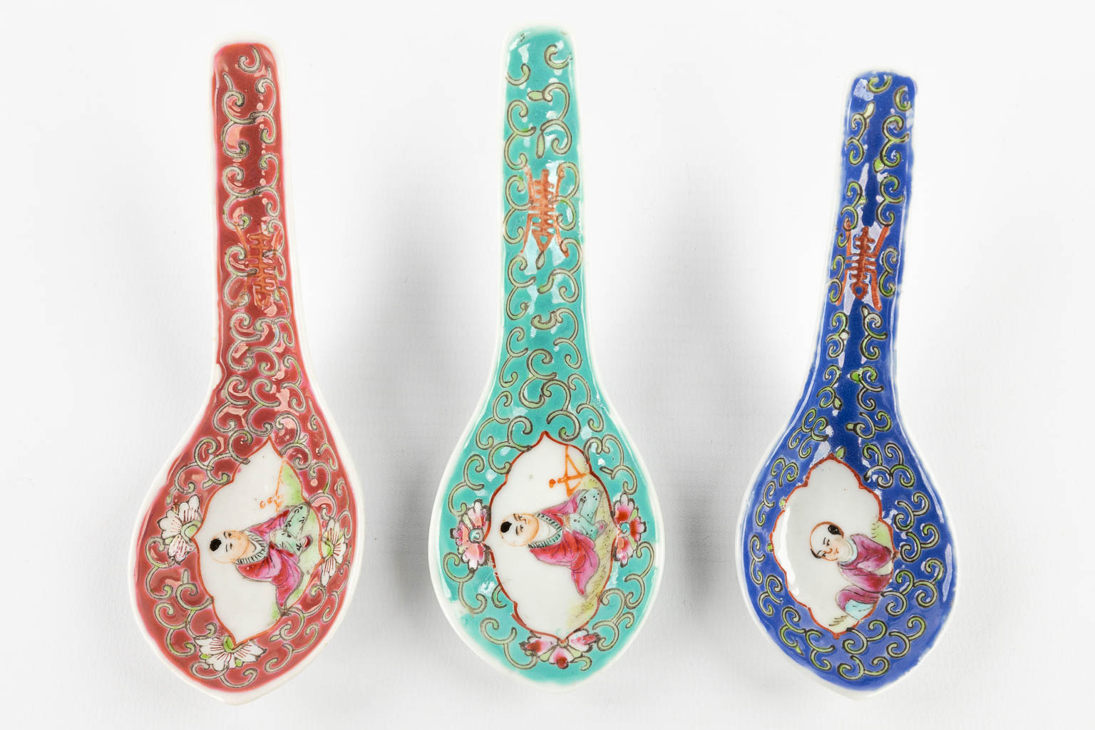 14 Chinese Famille Rose spoons. 19th/20th C. (W:15 cm)