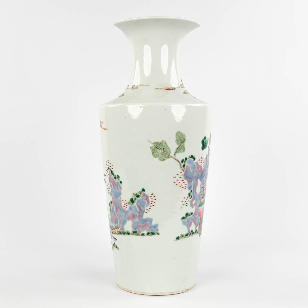 A Chinese vase, decorated with wise men or Immortals. 19th/20th C. (H:44 x D:19 cm)