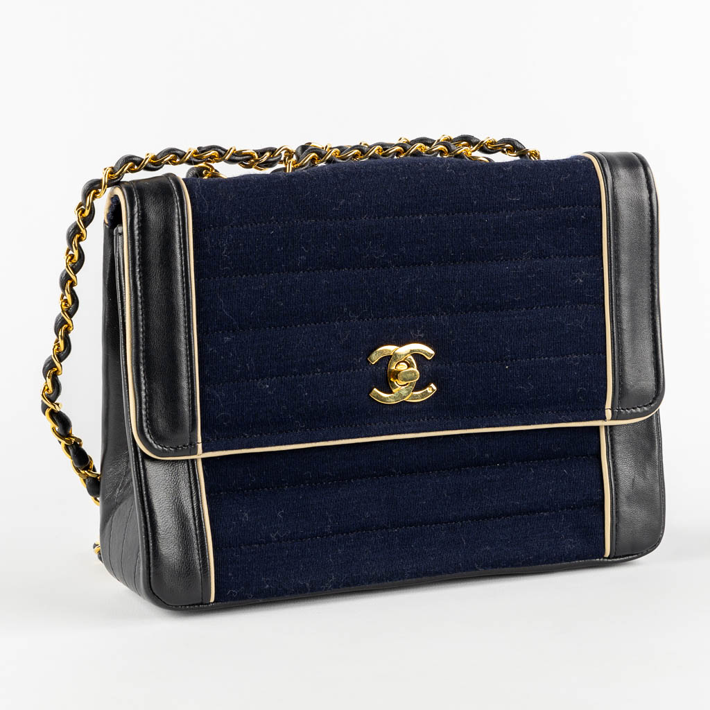Chanel Classique, a woman's handbag, leather and fabrc. (W:24,5 x H:19 cm)