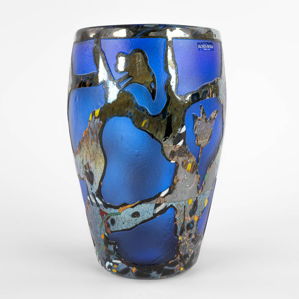 Bertil VALLIEN (1938-2018) voor Kosta Boda, een vaas uit kunstglas. 20ste eeuw. (H:21 x D:15 cm)