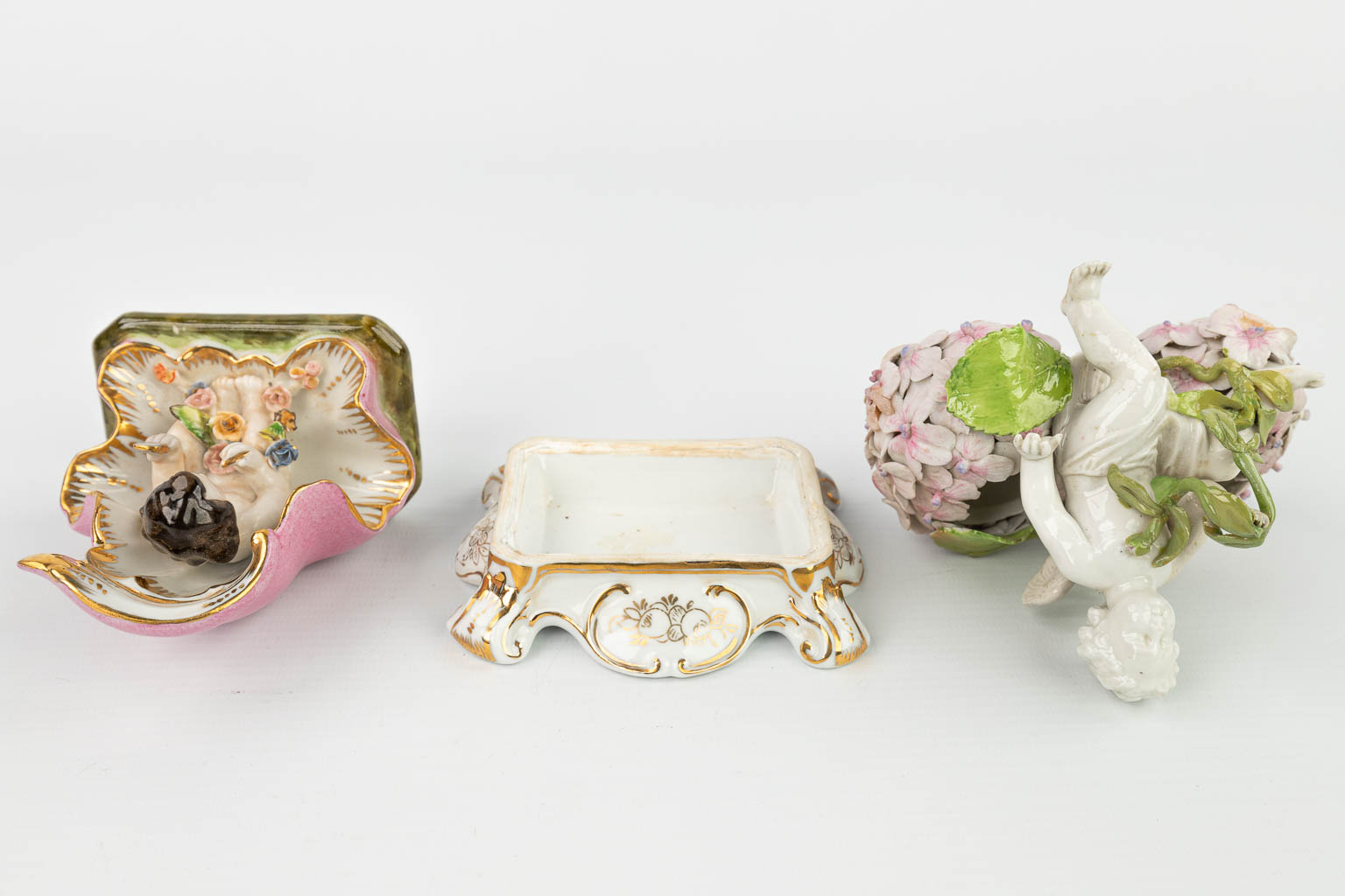 A collection of 5 figurines of putti. Made of porcelain by different factories. (H:14cm)