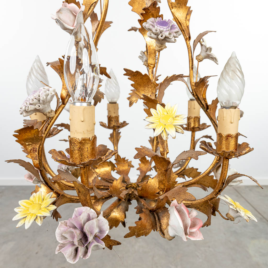 A chandelier made of brass and finished with porcelain flowers. (H:50cm)
