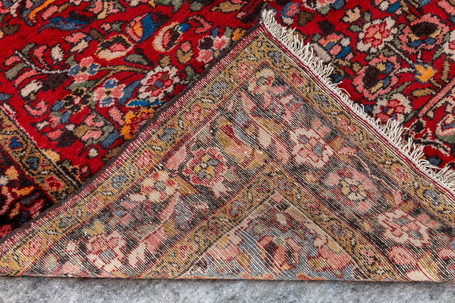 An Oriental hand-made carpet, Kashan. (L:217 x W:158 cm)
