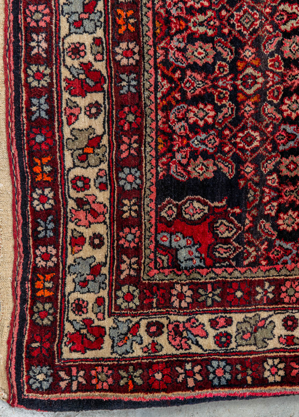 Een Oosters, handgeknoopt tapijt Bidjar. (140 x 211 cm)